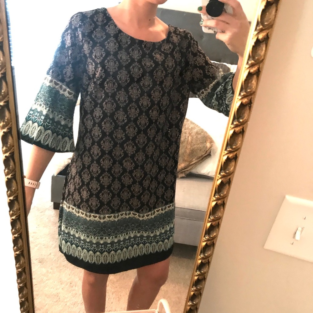 Patterned Shift Dress - Picture 5 of 8